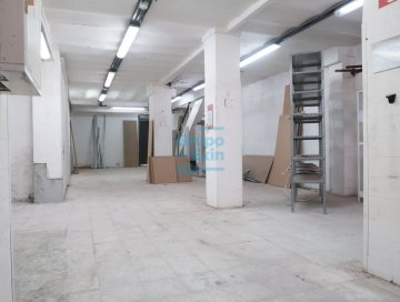 Foto 5 de Local comercial diáfano en planta baja de 130 m2 con entreplanta. Exterior a dos fachadas.