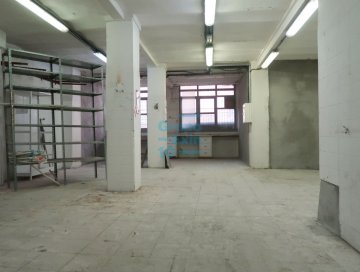 Foto 7 de Local comercial diáfano en planta baja de 130 m2 con entreplanta. Exterior a dos fachadas.