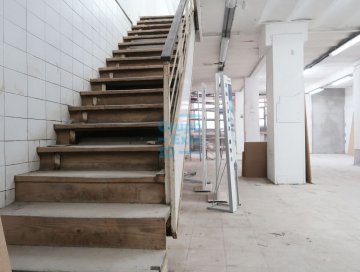 Foto 8 de Local comercial diáfano en planta baja de 130 m2 con entreplanta. Exterior a dos fachadas.