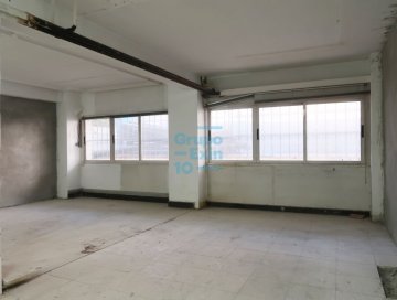Foto 11 de Local comercial diáfano en planta baja de 130 m2 con entreplanta. Exterior a dos fachadas.