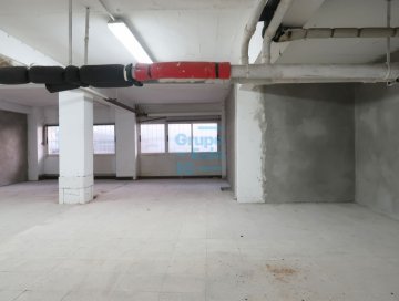 Foto 13 de Local comercial diáfano en planta baja de 130 m2 con entreplanta. Exterior a dos fachadas.