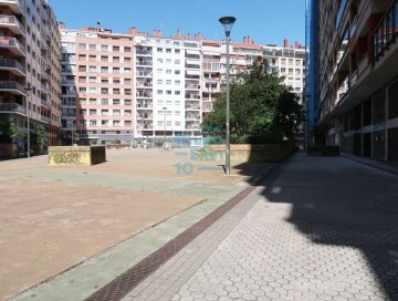 Foto 15 de Local comercial diáfano en planta baja de 130 m2 con entreplanta. Exterior a dos fachadas.