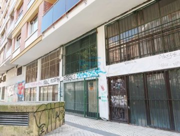 Foto 16 de Local comercial diáfano en planta baja de 130 m2 con entreplanta. Exterior a dos fachadas.