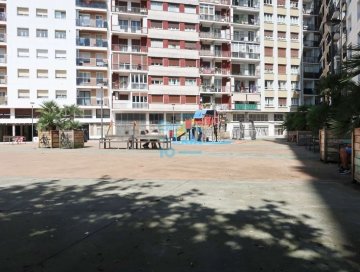 Foto 17 de Local comercial diáfano en planta baja de 130 m2 con entreplanta. Exterior a dos fachadas.