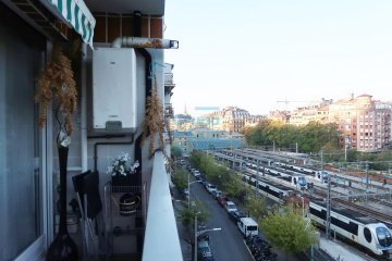 Foto 3 de ALQUILER TEMPORAL. Calle Autonomia se alquila piso con buena altura con balcón de 7 m y Vistas despejadas.