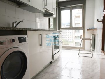 Foto 15 de Riberas de Loiola en avenida de Barcelona, alquilamos precioso apartamento amueblado con terraza y garaje cerrado. Alquiler temporal.