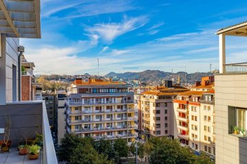 Foto 24 de Preciosa vivienda totalmente reformada en Avda. Ametzagaña en quinta planta con terraza. Foto 24 de Preciosa vivienda totalmente reformada en Avda. Ametzagaña en quinta planta con terraza.