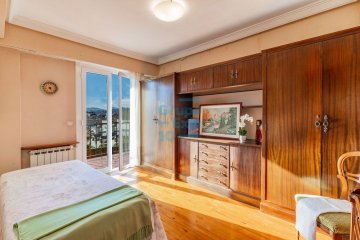 Foto 9 de Al principio de Pº Rodil junto al polideportivo Manteo. Vivienda en esquina totalmente exterior con vistas despejadas. Parking comunitario y trastero en planta bajo cubierta.