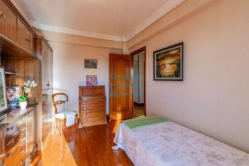 Foto 10 de Al principio de Pº Rodil junto al polideportivo Manteo. Vivienda en esquina totalmente exterior con vistas despejadas. Parking comunitario y trastero en planta bajo cubierta.