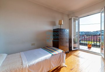 Foto 11 de Al principio de Pº Rodil junto al polideportivo Manteo. Vivienda en esquina totalmente exterior con vistas despejadas. Parking comunitario y trastero en planta bajo cubierta.