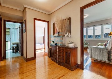 Foto 19 de Al principio de Pº Rodil junto al polideportivo Manteo. Vivienda en esquina totalmente exterior con vistas despejadas. Parking comunitario y trastero en planta bajo cubierta.