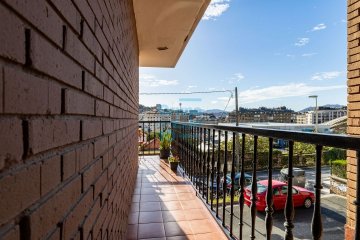 Foto 20 de Al principio de Pº Rodil junto al polideportivo Manteo. Vivienda en esquina totalmente exterior con vistas despejadas. Parking comunitario y trastero en planta bajo cubierta.