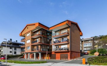 Foto 22 de Al principio de Pº Rodil junto al polideportivo Manteo. Vivienda en esquina totalmente exterior con vistas despejadas. Parking comunitario y trastero en planta bajo cubierta.