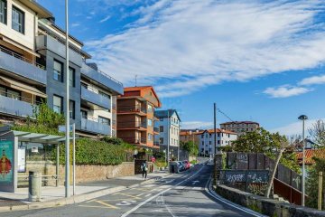 Foto 24 de Al principio de Pº Rodil junto al polideportivo Manteo. Vivienda en esquina totalmente exterior con vistas despejadas. Parking comunitario y trastero en planta bajo cubierta.