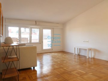 Foto 4 de Junto al Ambulatorio en zona tranquila exterior a plaza sin tráfico, se alquila precioso ático con gran terraza y orientada al sur. Foto 4 de Junto al Ambulatorio en zona tranquila exterior a plaza sin tráfico, se alquila precioso ático con gran terraza y orientada al sur.