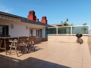 Foto 18 de Junto al Ambulatorio en zona tranquila exterior a plaza sin tráfico, se alquila precioso ático con gran terraza y orientada al sur. Foto 18 de Junto al Ambulatorio en zona tranquila exterior a plaza sin tráfico, se alquila precioso ático con gran terraza y orientada al sur.