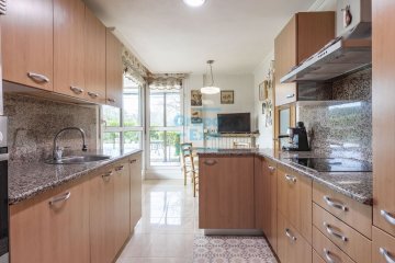 Foto 10 de Villa bifamiliar en Miramón Pº Oriamendi con precioso jardín con piscina y vistas depejadas. Construcción del año 2005. Foto 10 de Villa bifamiliar en Miramón Pº Oriamendi con precioso jardín con piscina y vistas depejadas. Construcción del año 2005.