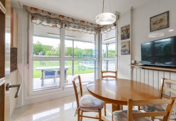 Foto 11 de Villa bifamiliar en Miramón Pº Oriamendi con precioso jardín con piscina y vistas depejadas. Construcción del año 2005. Foto 11 de Villa bifamiliar en Miramón Pº Oriamendi con precioso jardín con piscina y vistas depejadas. Construcción del año 2005.