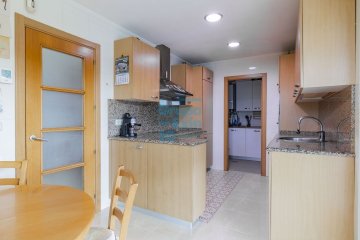 Foto 13 de Villa bifamiliar en Miramón Pº Oriamendi con precioso jardín con piscina y vistas depejadas. Construcción del año 2005. Foto 13 de Villa bifamiliar en Miramón Pº Oriamendi con precioso jardín con piscina y vistas depejadas. Construcción del año 2005.