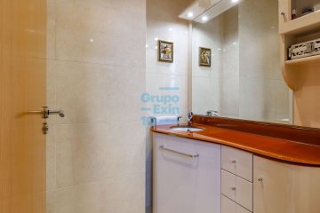 Foto 14 de Villa bifamiliar en Miramón Pº Oriamendi con precioso jardín con piscina y vistas depejadas. Construcción del año 2005. Foto 14 de Villa bifamiliar en Miramón Pº Oriamendi con precioso jardín con piscina y vistas depejadas. Construcción del año 2005.