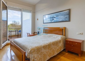 Foto 16 de Villa bifamiliar en Miramón Pº Oriamendi con precioso jardín con piscina y vistas depejadas. Construcción del año 2005. Foto 16 de Villa bifamiliar en Miramón Pº Oriamendi con precioso jardín con piscina y vistas depejadas. Construcción del año 2005.