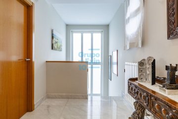 Foto 24 de Villa bifamiliar en Miramón Pº Oriamendi con precioso jardín con piscina y vistas depejadas. Construcción del año 2005. Foto 24 de Villa bifamiliar en Miramón Pº Oriamendi con precioso jardín con piscina y vistas depejadas. Construcción del año 2005.