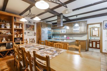 Foto 27 de Villa bifamiliar en Miramón Pº Oriamendi con precioso jardín con piscina y vistas depejadas. Construcción del año 2005. Foto 27 de Villa bifamiliar en Miramón Pº Oriamendi con precioso jardín con piscina y vistas depejadas. Construcción del año 2005.