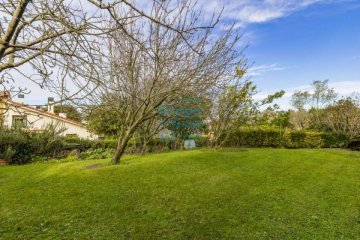 Foto 34 de Villa bifamiliar en Miramón Pº Oriamendi con precioso jardín con piscina y vistas depejadas. Construcción del año 2005. Foto 34 de Villa bifamiliar en Miramón Pº Oriamendi con precioso jardín con piscina y vistas depejadas. Construcción del año 2005.
