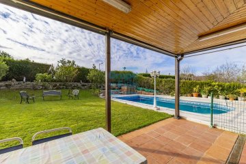 Foto 37 de Villa bifamiliar en Miramón Pº Oriamendi con precioso jardín con piscina y vistas depejadas. Construcción del año 2005. Foto 37 de Villa bifamiliar en Miramón Pº Oriamendi con precioso jardín con piscina y vistas depejadas. Construcción del año 2005.