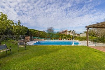 Foto 41 de Villa bifamiliar en Miramón Pº Oriamendi con precioso jardín con piscina y vistas depejadas. Construcción del año 2005. Foto 41 de Villa bifamiliar en Miramón Pº Oriamendi con precioso jardín con piscina y vistas depejadas. Construcción del año 2005.