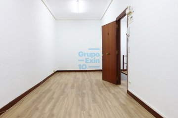 Foto 4 de Oficina en la Avda. de la Libertad en entreplanta orientado a patio de manzana.