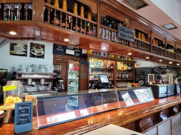 Foto 2 de Bar en funcionamiento cerca del centro comercial Arcco con salida de humos. POSIBILIDAD ALQUILER CON OPCION COMPRA.