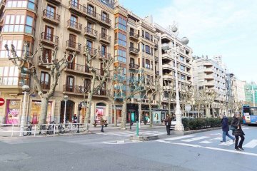 Foto 8 de Oficinas en la Avda. de la Libertad de diferentes superficies orientados a patio de manzana.