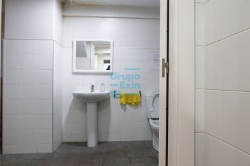Foto 4 de Local en planta de sótano con acceso por Plaza de los Estudios.