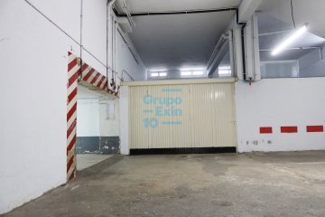 Foto 2 de Plaza de aparcamiento (raya) en planta de sótano 1º con trastero anejo de 8,85 m2.