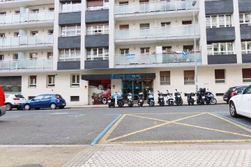 Foto 10 de Plaza de aparcamiento (raya) en planta de sótano 1º con trastero anejo de 8,85 m2.