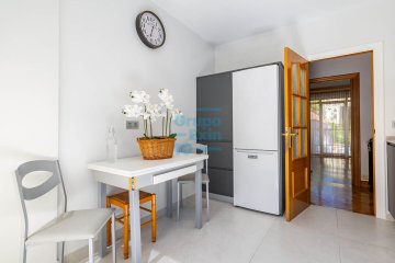 Foto 3 de Vivienda totalmente exterior con balcones a dos fachadas. Zona tranquila con aparcamiento comunitario privado en el exterior.