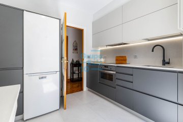 Foto 4 de Vivienda totalmente exterior con balcones a dos fachadas. Zona tranquila con aparcamiento comunitario privado en el exterior.
