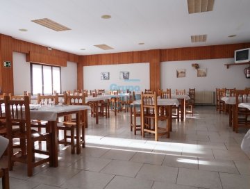Foto 2 de Local de 360 m2 en dos plantas, actualmente acondicionado como bar restaurante.