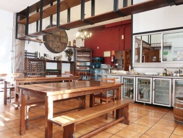 Foto 4 de Local de 360 m2 en dos plantas, actualmente acondicionado como bar restaurante.