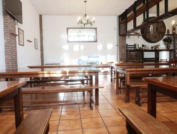 Foto 7 de Local de 360 m2 en dos plantas, actualmente acondicionado como bar restaurante.
