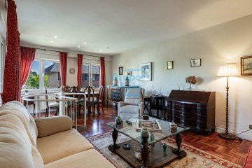 Foto 4 de Amplia vivienda totalmente exterior con terraza y plaza de aparcamiento.