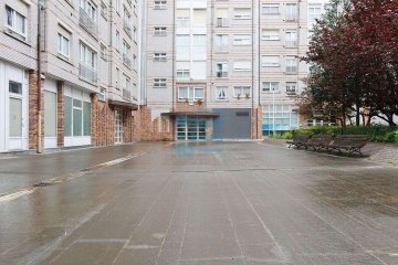 Foto 5 de Junto a ARCCO se vende plaza de aparcamiento para motos o coche mediano ubicado en sótano segundo.