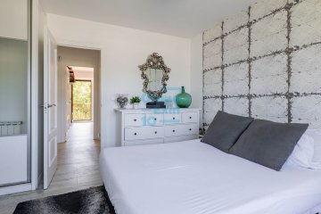 Foto 9 de Villa adosada de 4 plantas en Avenida de Elizatxo con amplias terrazas y vistas despejadas.