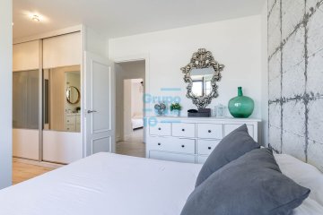 Foto 10 de Villa adosada de 4 plantas en Avenida de Elizatxo con amplias terrazas y vistas despejadas.
