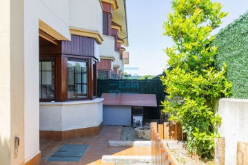 Foto 23 de Villa adosada de 4 plantas en Avenida de Elizatxo con amplias terrazas y vistas despejadas.