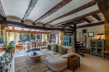 Foto 4 de Entre Oiartzun e Irún vendemos dos casas con mucho encanto  de estilo rústico en una misma parcela de 10.990 m2.