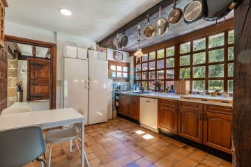 Foto 5 de Entre Oiartzun e Irún vendemos dos casas con mucho encanto  de estilo rústico en una misma parcela de 10.990 m2.