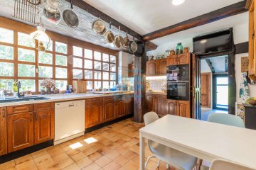 Foto 6 de Entre Oiartzun e Irún vendemos dos casas con mucho encanto  de estilo rústico en una misma parcela de 10.990 m2.
