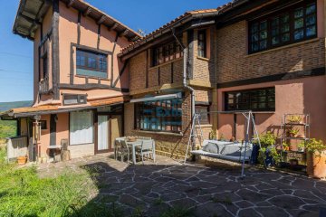 Foto 7 de Entre Oiartzun e Irún vendemos dos casas con mucho encanto  de estilo rústico en una misma parcela de 10.990 m2.